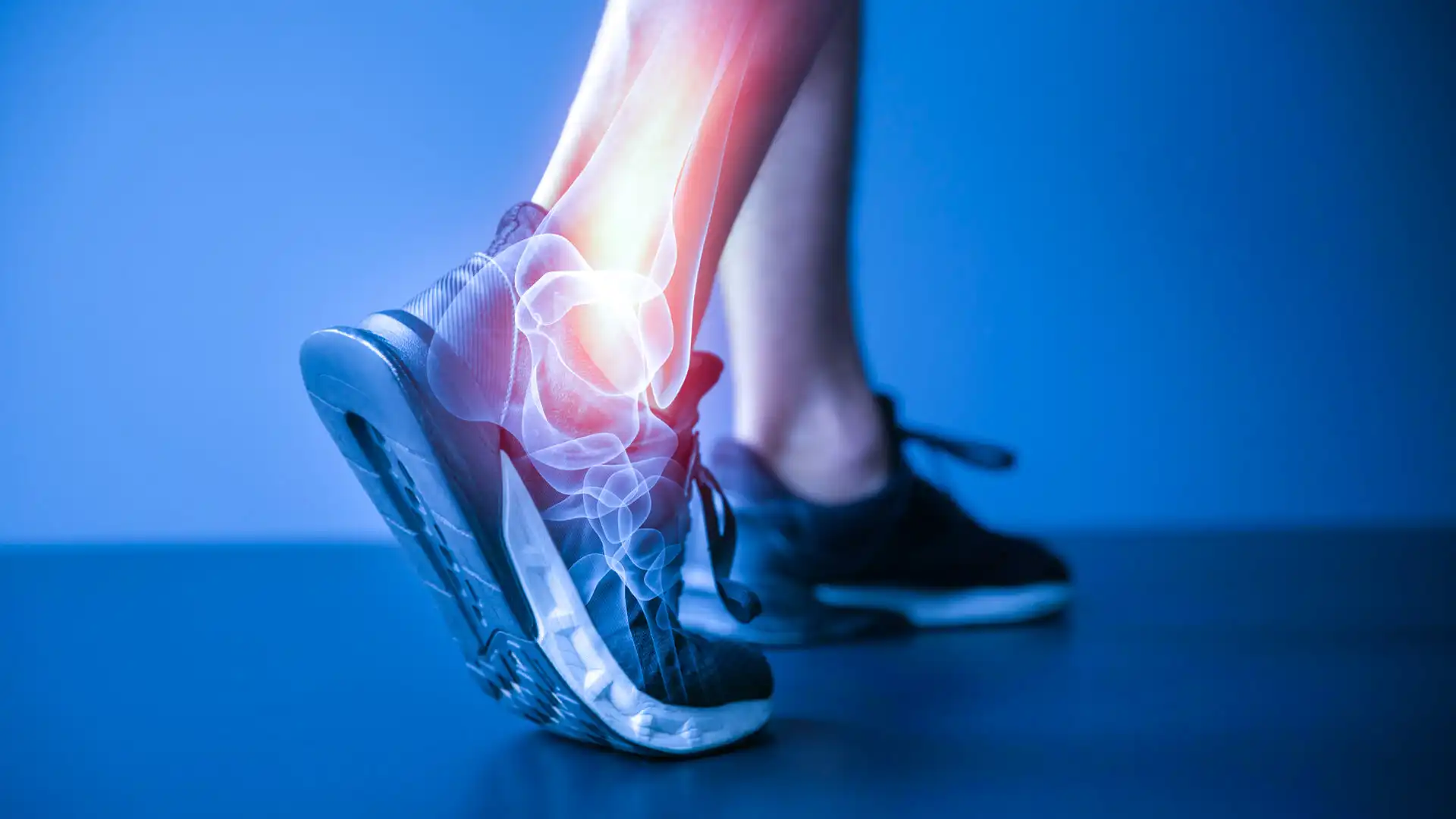 علت درد قوزک پا چیست درد قوزک پا