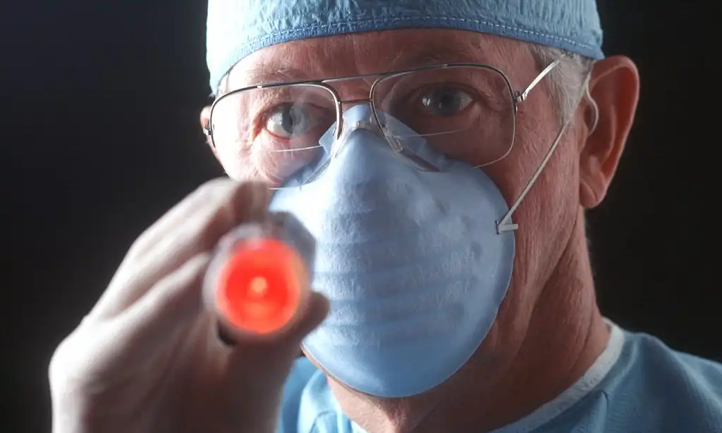 علت درد ستون فقرات بالای کمر علت درد ستون فقرات بالای کمر