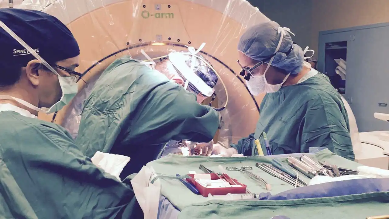 فلوشیپ جراحی ستون فقرات چیست فلوشیپ جراحی ستون فقرات چیست